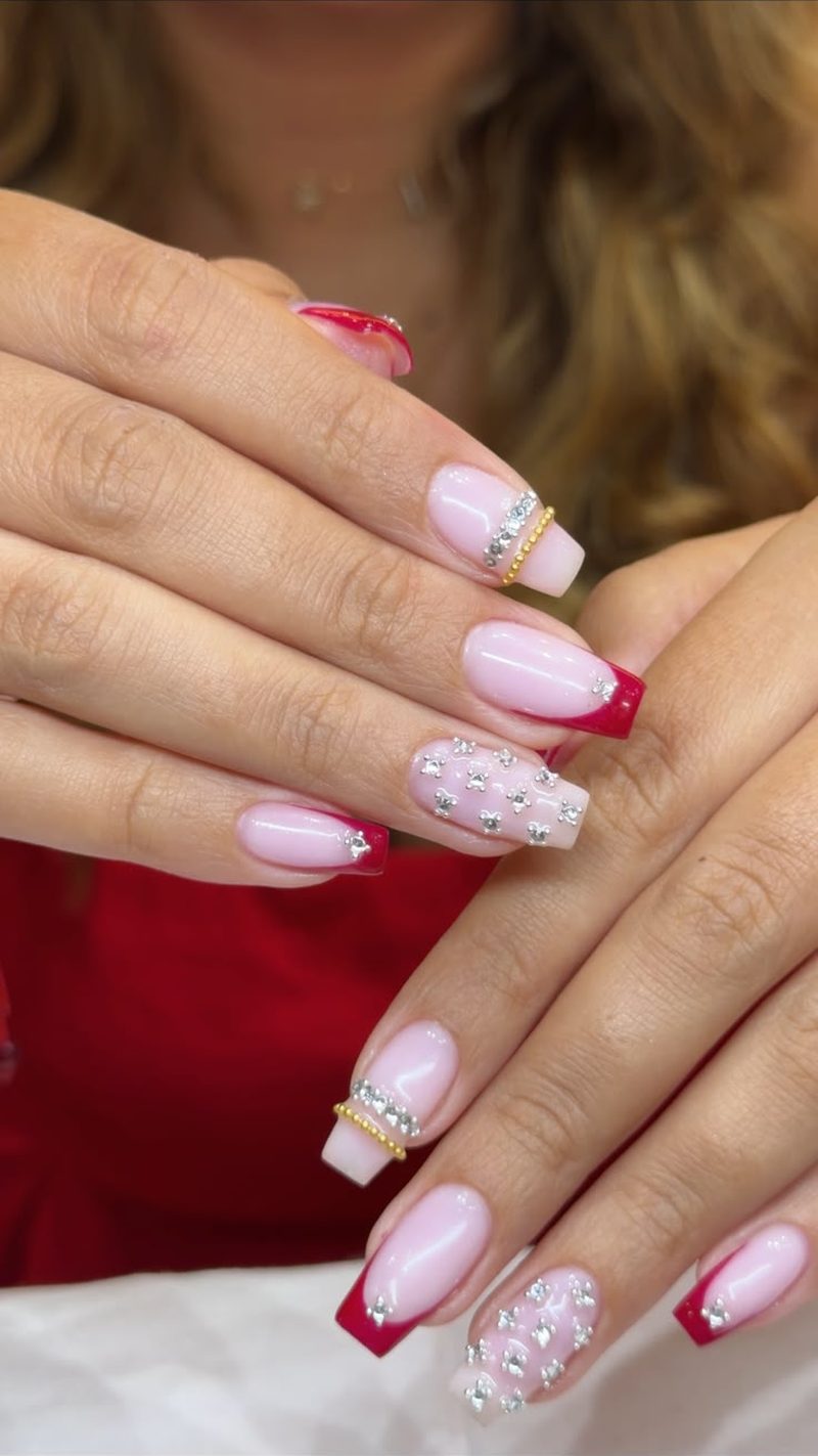 Ongles roses, french rouge et strass
