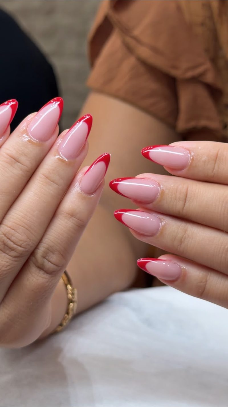 Ongles en amande, french rouge